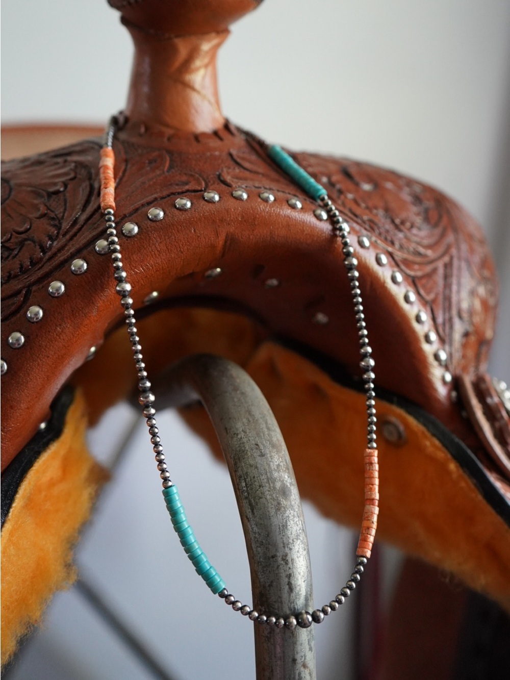 18”-20” graduated sterling silver Navajo pearl necklace + stone